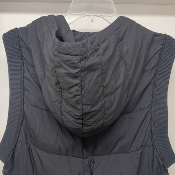 FP Movement Black Nature Seeker Puffer Hooded Vest Free People - Picture 12 of 13